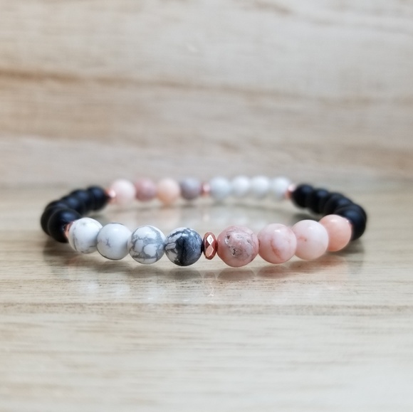 White Howlite & Onyx Beaded Gemstone Bracelet - Picture 4 of 5